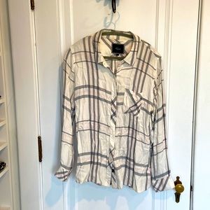 Rails Button down top